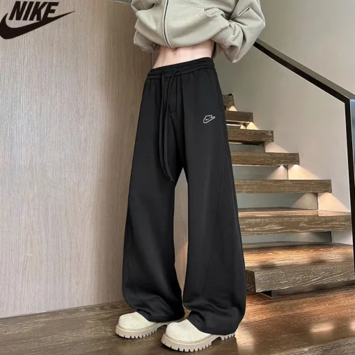 Bestseller Nike Jogginghosen-Kollektion in Weiß