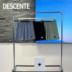 Luxuriöse Descente-Shorts aus schwarzem Strick, Urban Collection