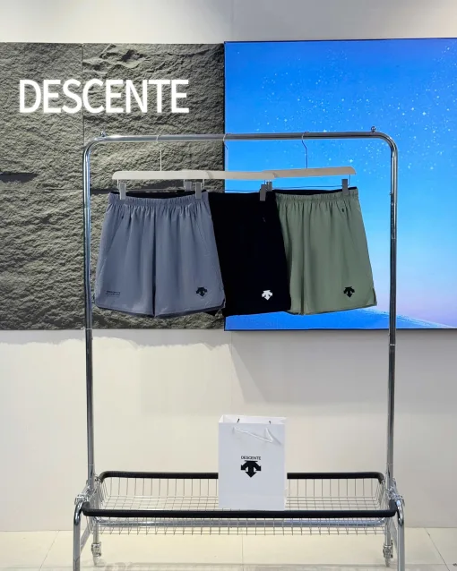 Luxuriöse Descente-Shorts aus schwarzem Strick, Urban Collection