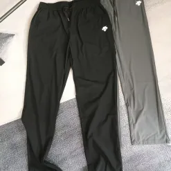 Bestseller Descente Jogginghose Schwarz Nylon Solid Luxury