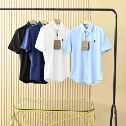 Hochwertige Burberry Kurzarm-Kollektion aus weißer Baumwolle