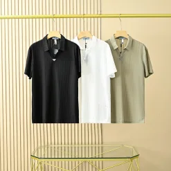 Luxuriöse Prada Kurzarm-Kollektion mit weißem Logo