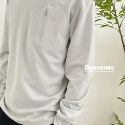 Hochwertiges Descente Langarmshirt in Schwarz, atmungsaktiv