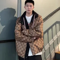 Hochwertiger Gucci-Mantel aus Rindsleder mit Logo-Kollektion