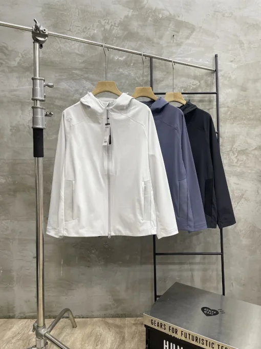 Hochwertige Descente Jacke aus schwarzem Fleece mit atmungsaktivem Stil