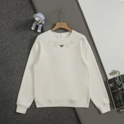 Hochwertiger Prada Hoodie aus schwarzer Baumwolle mit Stickereien