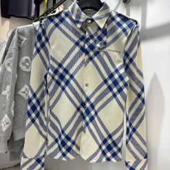 Hochwertiger Burberry Mantel in blauer Wolle im Plaid-Stil
