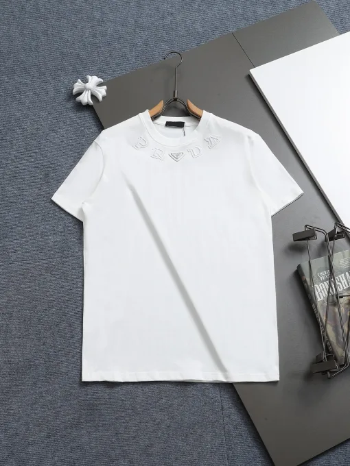 Luxus-Kollektion mit kurzen Ärmeln und weißer Stickerei von Prada