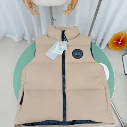 Hochwertige Weste von Canada Goose im schwarzen Streifenstil