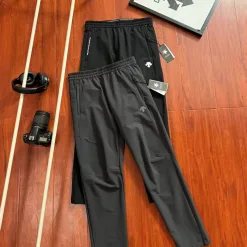Premium Descente Hose im schwarzen Logo-Stil