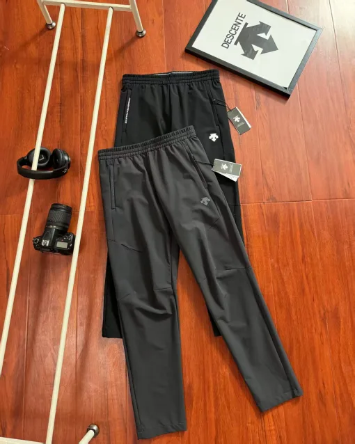 Premium Descente Hose im schwarzen Logo-Stil