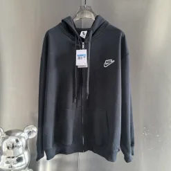 Luxus-Jacken von Nike aus schwarzer Baumwolle mit Stickerei