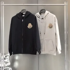 Moncler Sweatshirt in Premiumqualität, schwarze Baumwolle, bestickte Kollektion