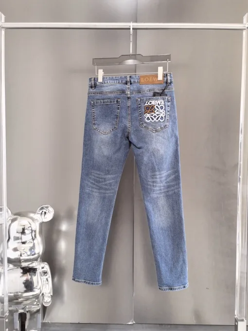 Hochwertige Loewe Jeans im Denim-Waschungsstil