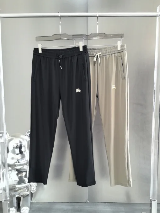 Burberry Hose in Premiumqualität, schwarze Seide, Logo, Luxus