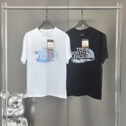 Hochwertige Kurzarm-Kollektion „Gray Graphic“ von The North Face
