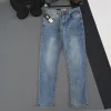 Hochwertige Burberry Jeans im Denim-Waschungsstil