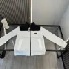 Hochwertiger Prada Mantel im Weiß-Stil