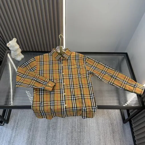 Luxuriöses Burberry-Hemd im bestickten Stil