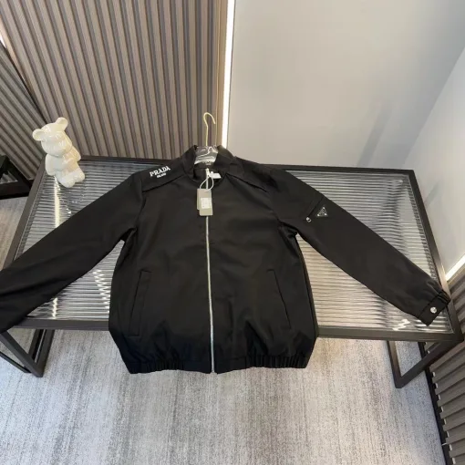 Hochwertige Prada-Mantelkollektion