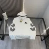 Hochwertiger Burberry-Mantel im Printstil