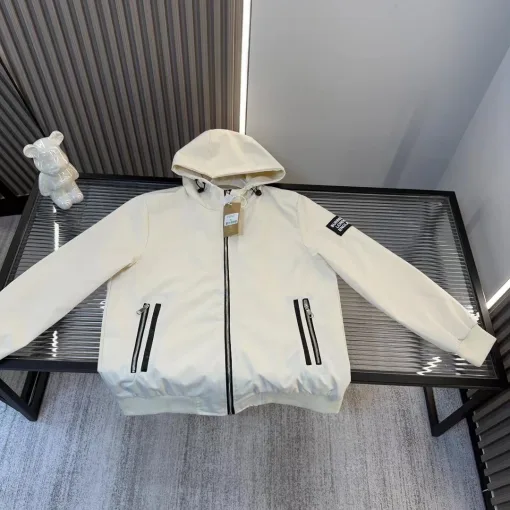 Hochwertiger Burberry Mantel im Lederstil