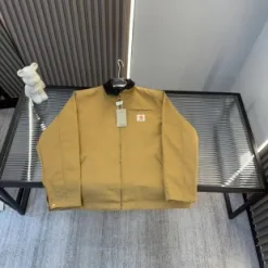 Hochwertige Carhartt-Mantelkollektion