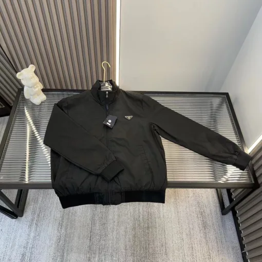 Luxus Prada Mantel im soliden Stil