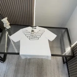 Hochwertiger Armani-Stil mit kurzen Ärmeln