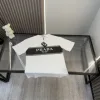Hochwertiges Prada-Kurzarmshirt im Logo-Stil