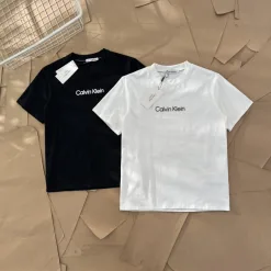 Hochwertige Calvin Klein Kurzarm-Kollektion aus gewaschener Baumwolle in Schwarz