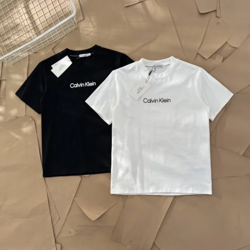 Hochwertige Calvin Klein Kurzarm-Kollektion aus gewaschener Baumwolle in Schwarz