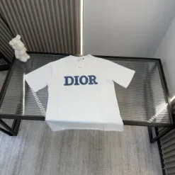 Hochwertiger Dior Kurzarm-Stil mit blauer Stickerei