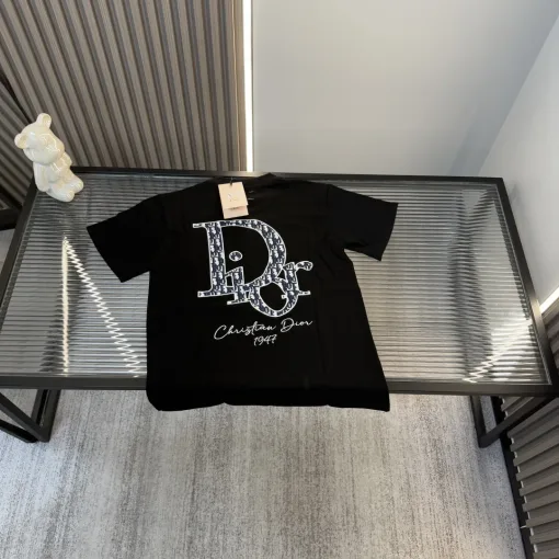 Bestseller der Dior-Kollektion mit kurzen Ärmeln und Stickereien