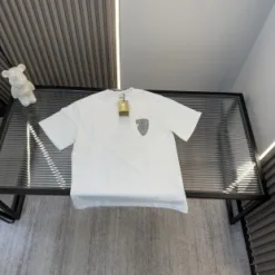 Luxuriöser Burberry-Stil mit kurzen Ärmeln