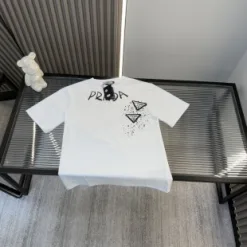Hochwertige Prada-Halskette