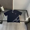Hochwertiges Prada-Leder-Modell mit kurzen Ärmeln