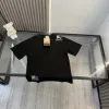 Luxuriöse Burberry-Kollektion mit kurzen Ärmeln und Stickereien
