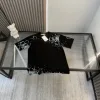 Hochwertiger Dior-Print im Kurzarmstil