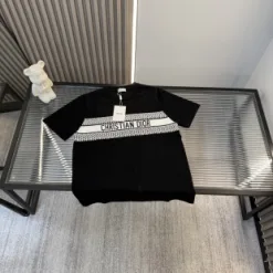 Hochwertiger Dior-Strick im Kurzarmstil