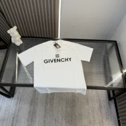 Luxuriöse Kurzarm-Kollektion von Givenchy