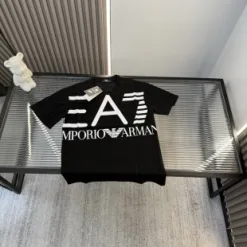 Hochwertiger Armani-Stil mit kurzen Ärmeln