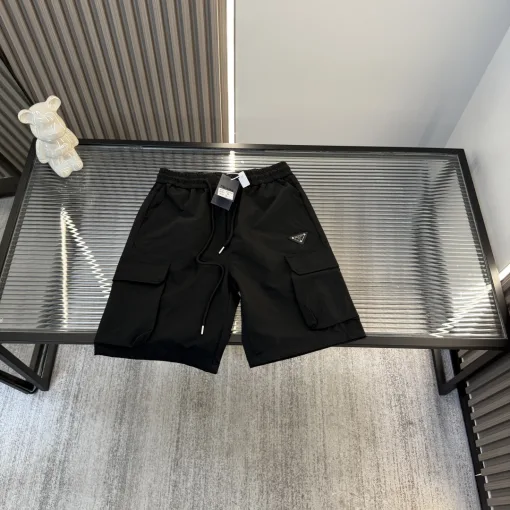 Luxus Prada Shorts Rote Lederkollektion