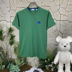 Bestseller Burberry Kurzarm-Kollektion aus grüner Baumwolle mit Logo