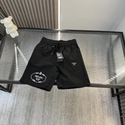 Luxuriöser Prada-Shorts-Stil