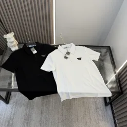 Bestseller-Kollektion mit kurzen Ärmeln von Prada