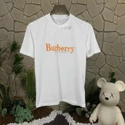 Burberry – Kurzärmliges, weißes Baumwoll-Stickerei-Shirt in Premiumqualität