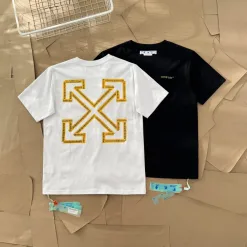 Hochwertiges Off-White Kurzarm-Shirt aus weißer, gewaschener Baumwolle