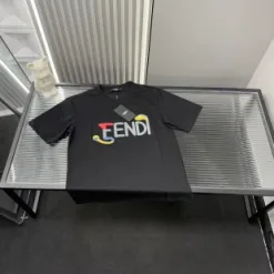 Bestseller der Fendi-Kollektion mit kurzen Ärmeln