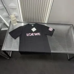 Bestseller-Kollektion mit kurzen Ärmeln von Loewe